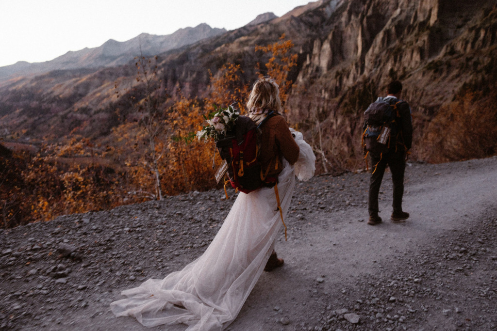 Dress for a Hiking Elopement - The Ultimate Guide